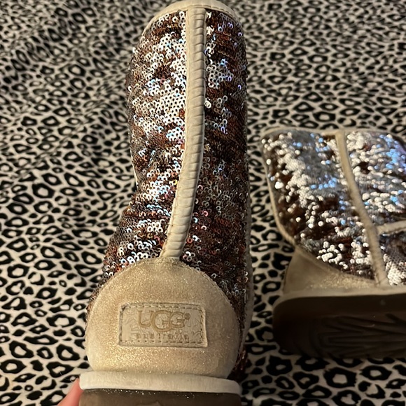 UGG boots fur on the inside. sequins change color on how they are flipped. - Picture 2 of 3